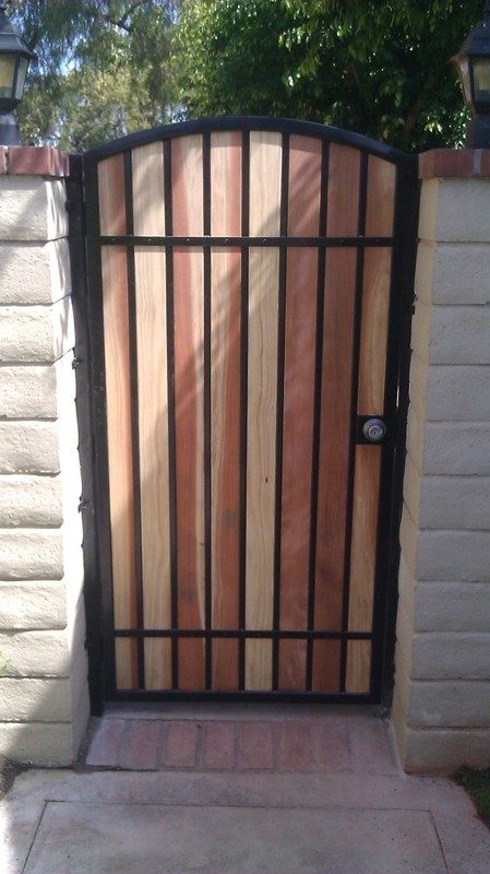 Metal fence and gate installed close to a home, the area addressed by Zone 0 defensible space guidance